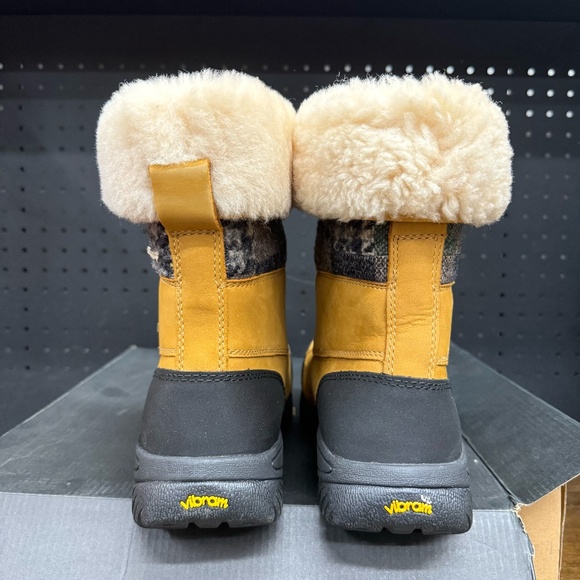 New W/Box! Men's Ugg Butte Patchwork Cold Weather Wheat Tan Black Boots Size 9.5 - Picture 4 of 5